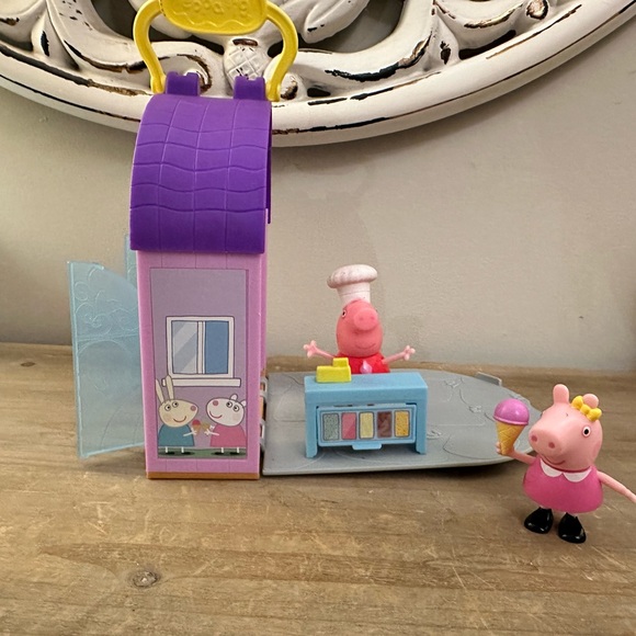 Peppa Pig Ice-cream Playset with Free Book - Picture 3 of 5